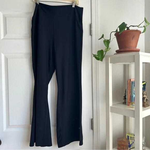Old Navy extra high rise super flare go dry black leggings size 2x - Picture 3 of 6